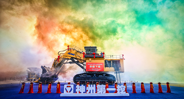 “神州第一挖”徐工700噸級(jí)液壓挖掘機(jī)下線，標(biāo)志著中國(guó)成為世界上繼德國(guó)、日本、美國(guó)后，第4個(gè)具備700噸級(jí)以上液壓挖掘機(jī)研發(fā)制造能力的國(guó)家