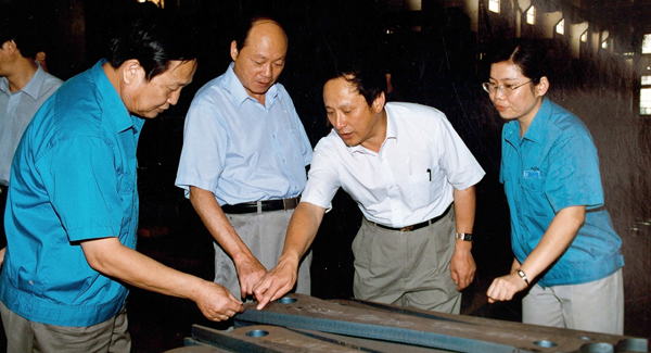 新一屆領(lǐng)導(dǎo)班子上任，掀開徐工變革發(fā)展新篇章