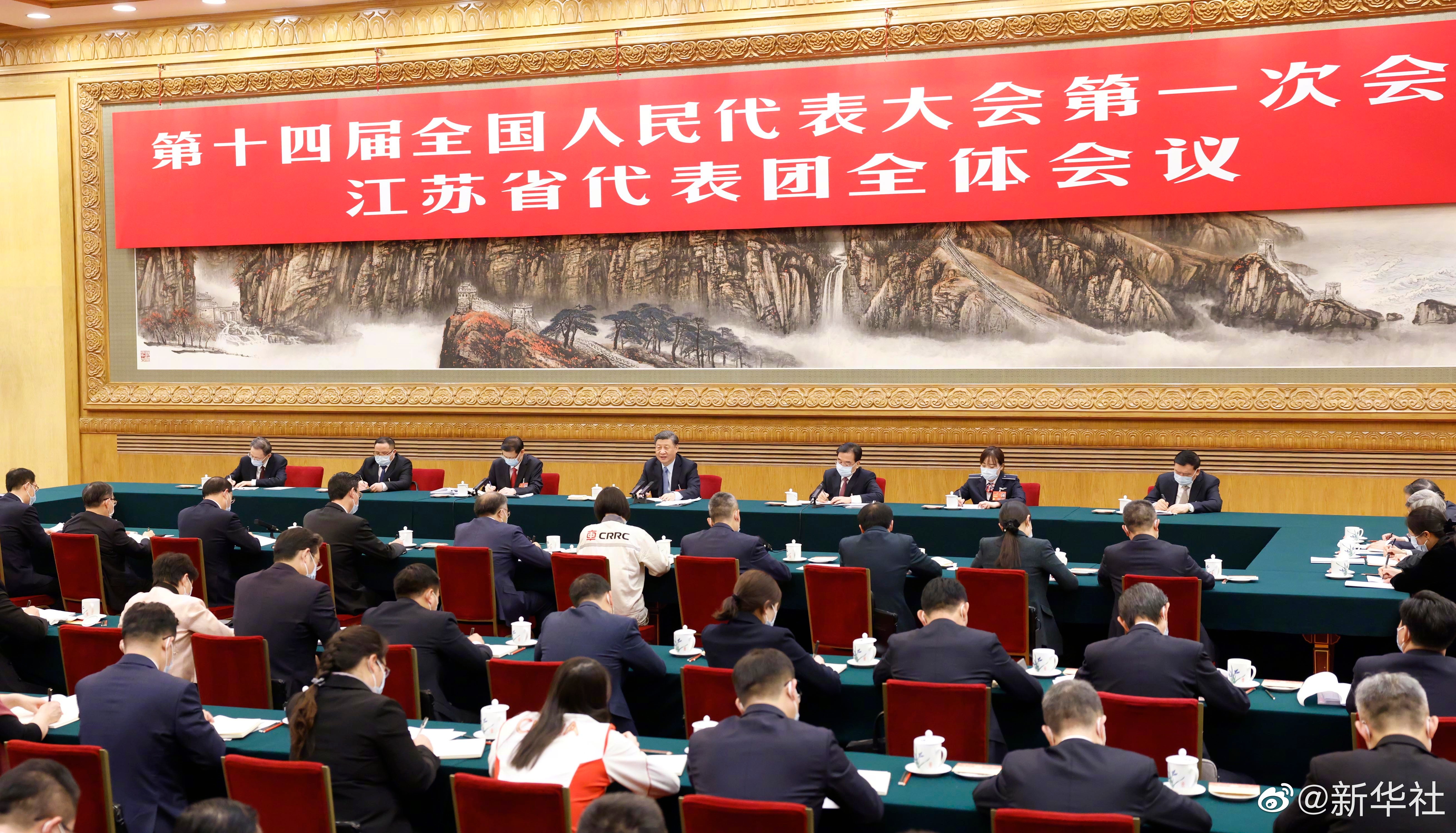 習(xí)近平總書記參加江蘇代表團(tuán)審議，現(xiàn)場(chǎng)聽取徐工集團(tuán)匯報(bào)發(fā)言，對(duì)徐工五年發(fā)展給予充分肯定和殷切期望