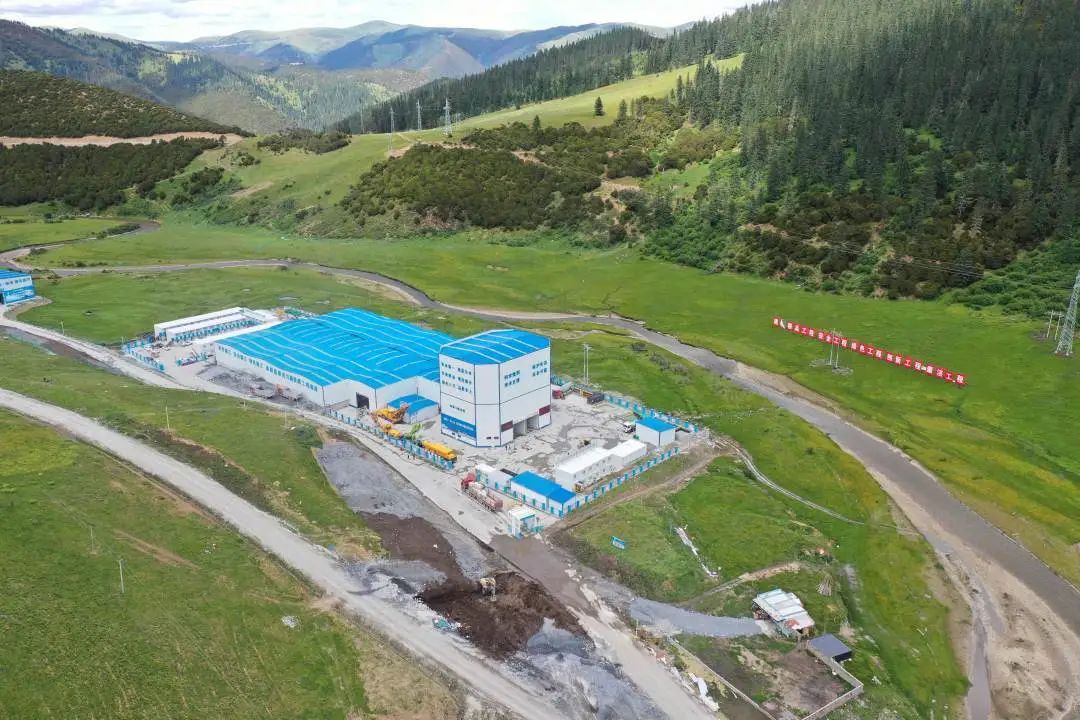 “站”立高原！徐工攪拌站助力川藏線建設(shè)！