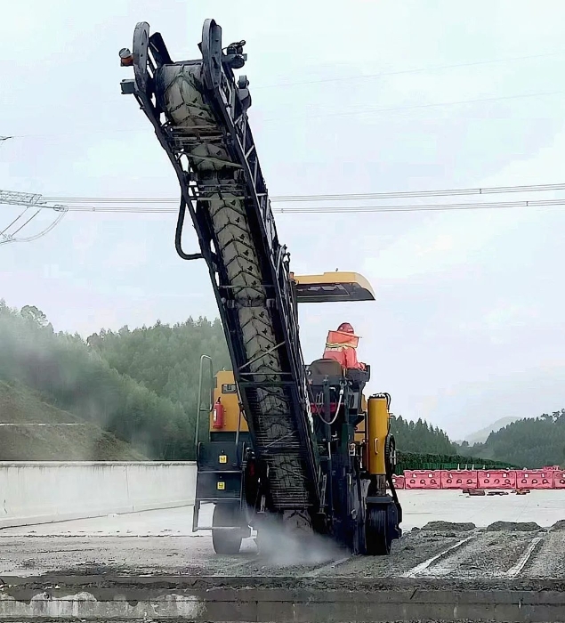 靠譜！徐工銑刨機化身“護路使者”助力巴平高速建設！