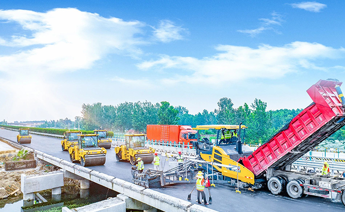 江蘇高速上演徐工成套道路機械大片！